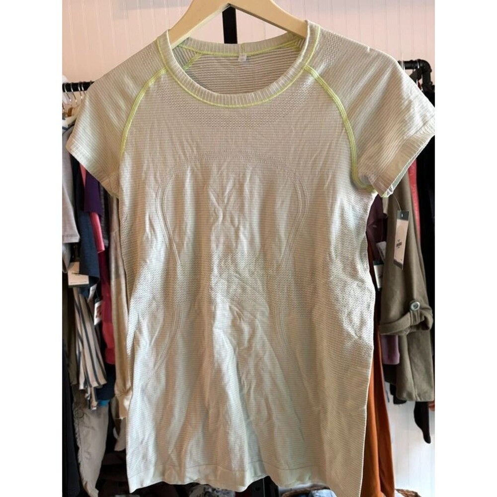 Lululemon size 8 fitted athletic top